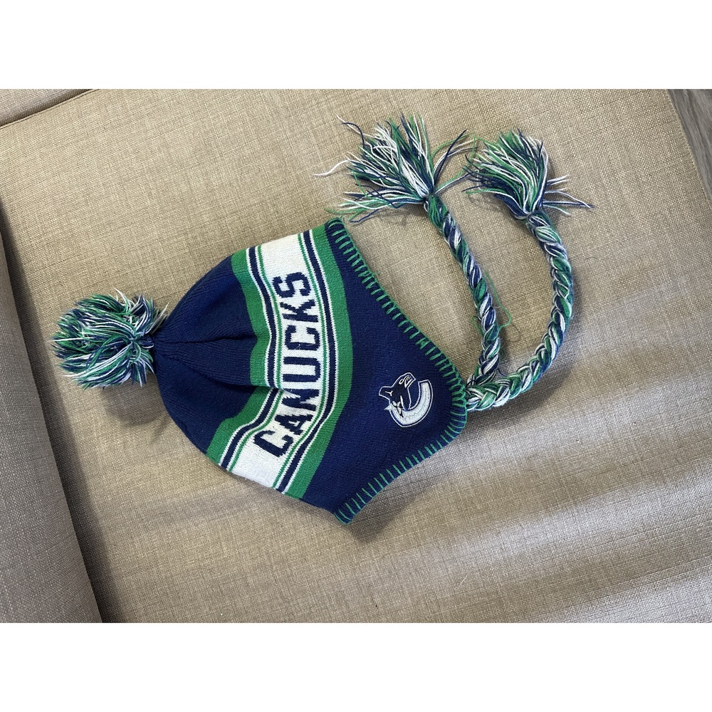 Vancouver Canucks toque Size 8-20 years youth sizing
